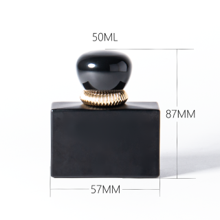 Popolare flacone di profumo vuoto in vetro da 50 ml con spruzzatore rettangolare piatto nero opaco e tappo nero esclusivo