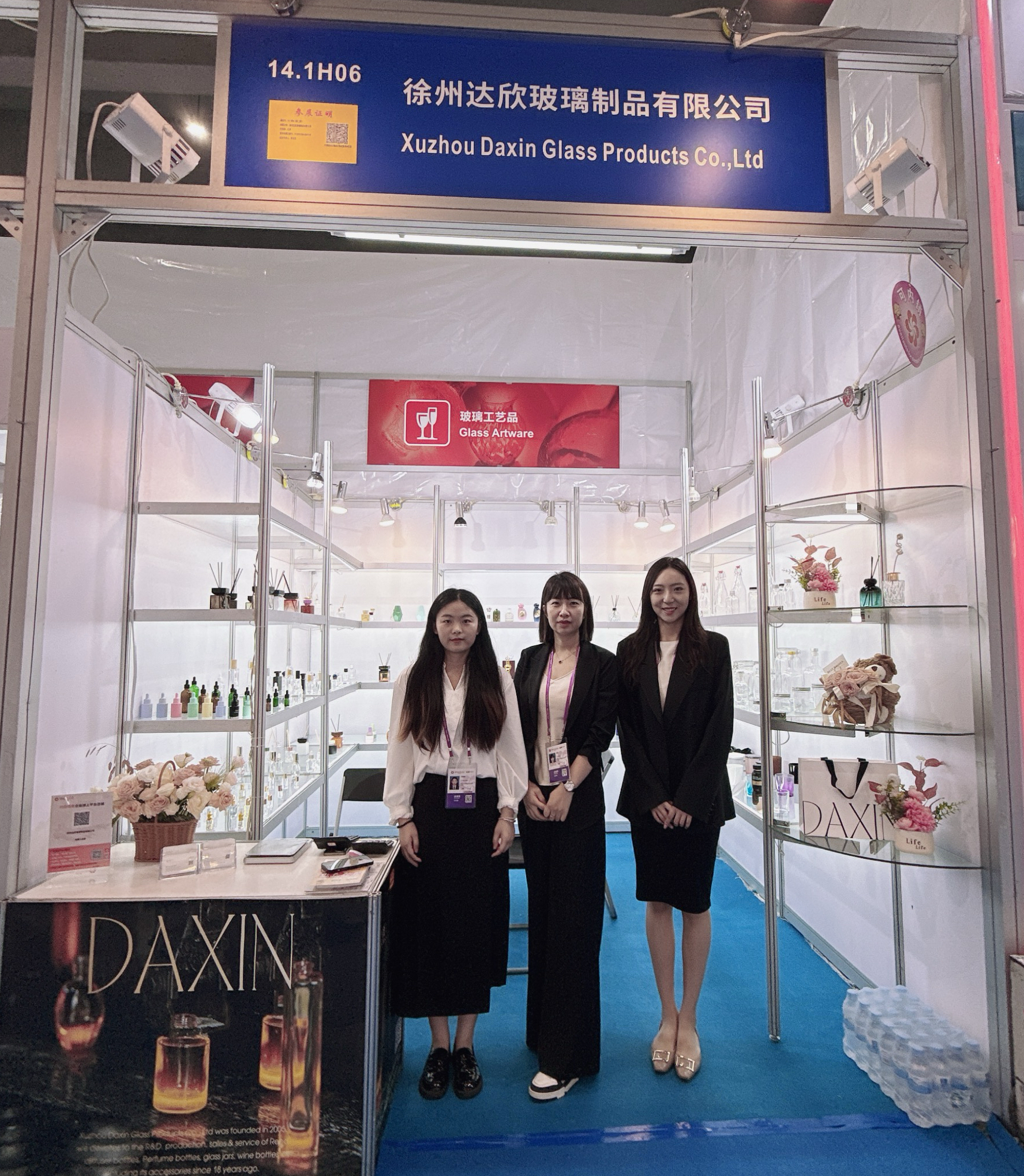 Daxin Glass exhibe su excelencia profesional en envases para fragancias en la Feria de Cantón 2025.