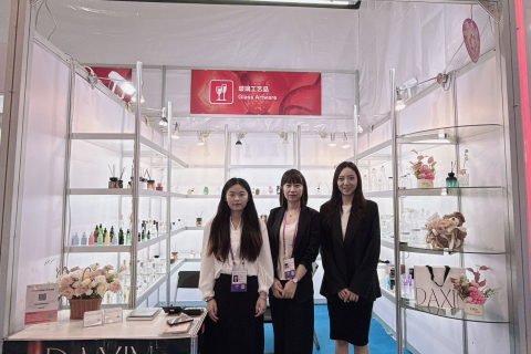 Daxin Glass présente son excellence professionnelle en matière d'emballage de parfums à la Foire de Canton 2025