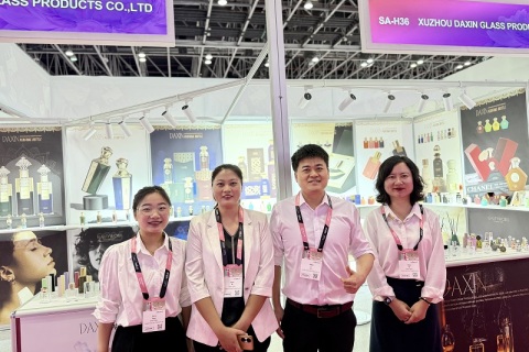 Design innovativo e lavorazione di precisione: Daxin Glass brilla a Beautyworld Middle East 2025