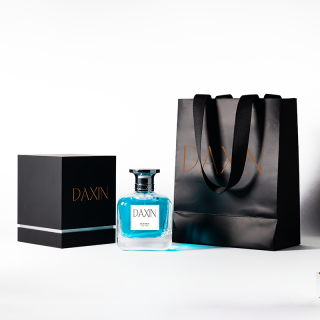 Quadratische, durchsichtige Glasflasche, 100 ml, mit Bördelverschluss, inklusive Verschluss und Verpackung.