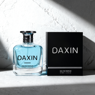 Quadratische, durchsichtige Glasflasche, 100 ml, mit Bördelverschluss, inklusive Verschluss und Verpackung.