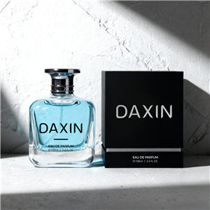 Quadratische, durchsichtige Glasflasche, 100 ml, mit Bördelverschluss, inklusive Verschluss und Verpackung.