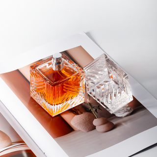 زجاجة عطر مربعة شفافة فاخرة بتصميم عصري مخطط سعة 100 مل