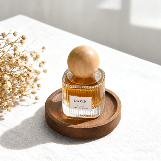 Runde, leere Parfümflasche aus transparentem Glas (30 ml, 50 ml, 100 ml) mit Holzverschluss