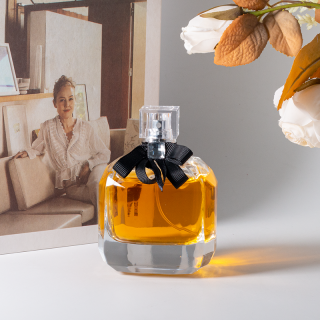 Botol Parfum Persegi Multi-Sudut Mewah 100ml dengan Pita yang Indah, Dua Pilihan Badan Botol