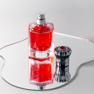 Botol Parfum Transparan Murah dengan Tutup, Ukuran 50ml, Tersedia dalam Kemasan Botol Berkerah Lipat.