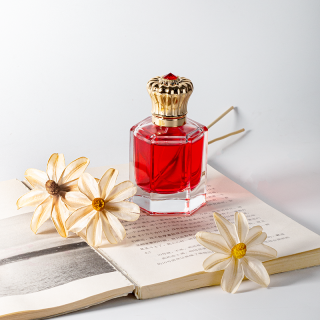 Botol Parfum Transparan Murah dengan Tutup, Ukuran 50ml, Tersedia dalam Kemasan Botol Berkerah Lipat.