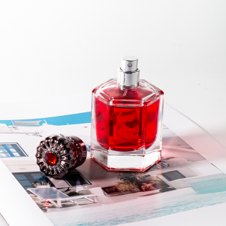 Botol Parfum Transparan Murah dengan Tutup, Ukuran 50ml, Tersedia dalam Kemasan Botol Berkerah Lipat.