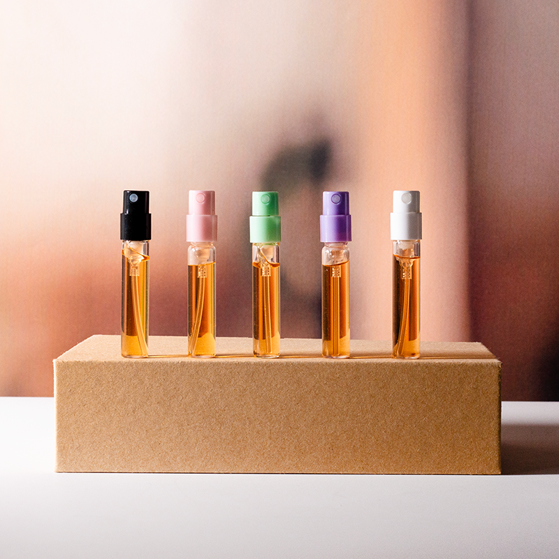 Luxuriöser Parfümproben-Sprühflakon aus Glas, 2 ml, handliche Reisegröße, Parfümproben-Sprühflakon mit Bördelverschluss