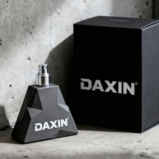 Frasco de perfume de vidrio personalizado con diseño de pirámide de cristal de colores, 30 ml y 50 ml.