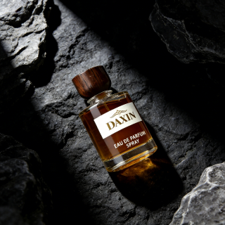 Luxury Cylinder Heavy Base Glass Fragrance Parfum Spray Bottle 30ml 50ml 100ml with Wooden Cap