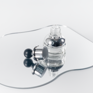 20毫升定制透明玻璃精华液滴管瓶，设计优雅，适用于化妆品精油