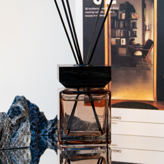 Botella difusora de aromaterapia con tapa de madera, botella cuadrada de vidrio para aromaterapia, ideal para la decoración del hogar y el dormitorio.