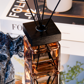 Botella difusora de aromaterapia con tapa de madera, botella cuadrada de vidrio para aromaterapia, ideal para la decoración del hogar y el dormitorio.