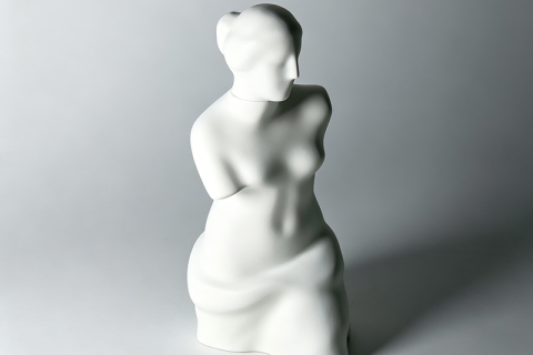 Создание идеального флакона для духов Venus: завершающие штрихи и высочайшее качество производства от DAXIN GLASS.