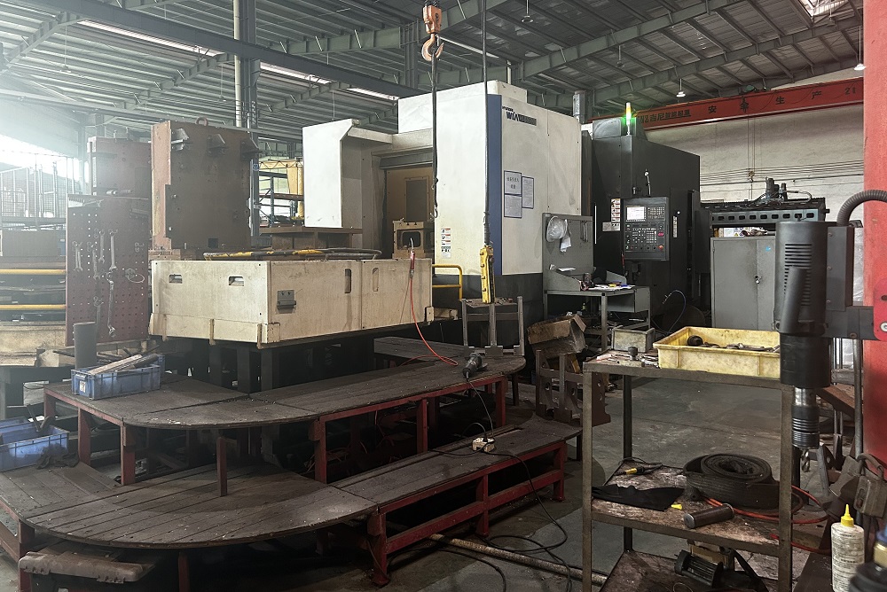 The Perfect Combination of CNC Processing Center and Professional Technology