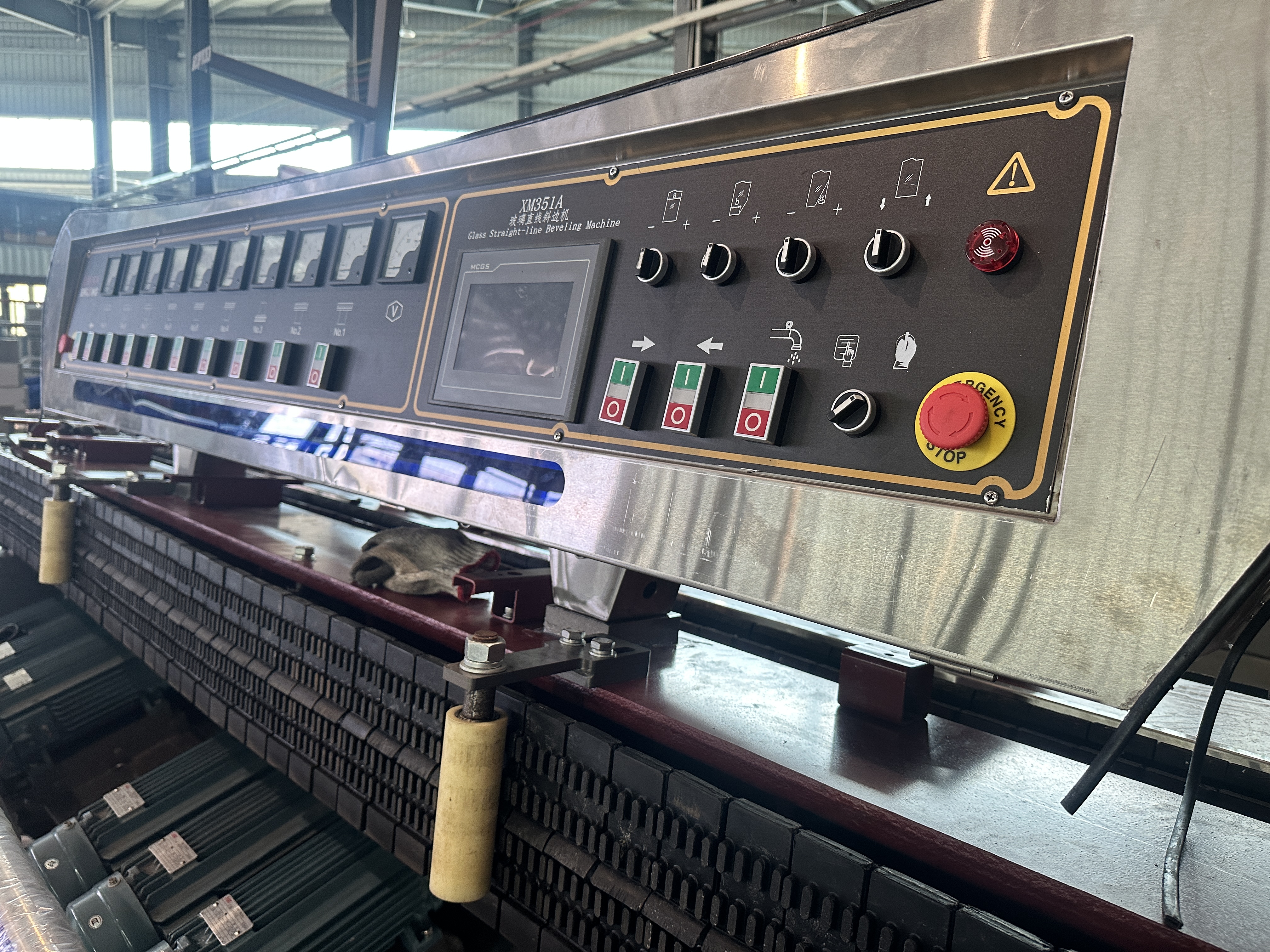 glass straight-line beveling machine