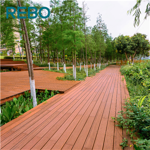 Eco Forest Terrassenbeläge aus Bambusverbundstoff