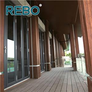 Einfach zu verlegender, langlebiger Terrassenbelag aus Bambus im Used-Look