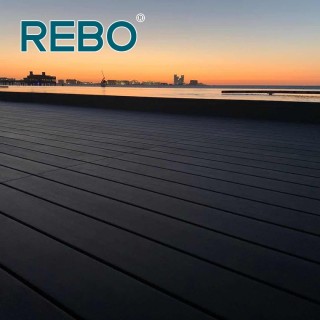 REBO wetterbeständige Bambusterrassendielen für den Schwimmbadbau am Strand