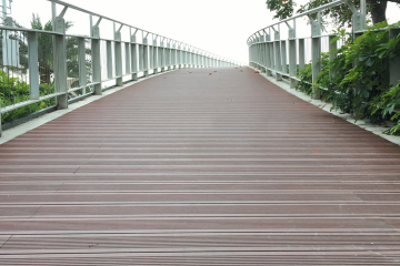 대나무 데크는 실외에 적합하고 가치가 있을까요?