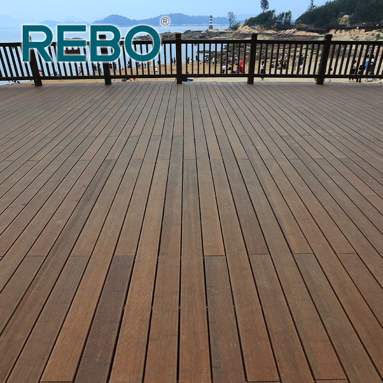 Hochstabile REBO-Bambus-Terrassendielen in natürlicher Farbe