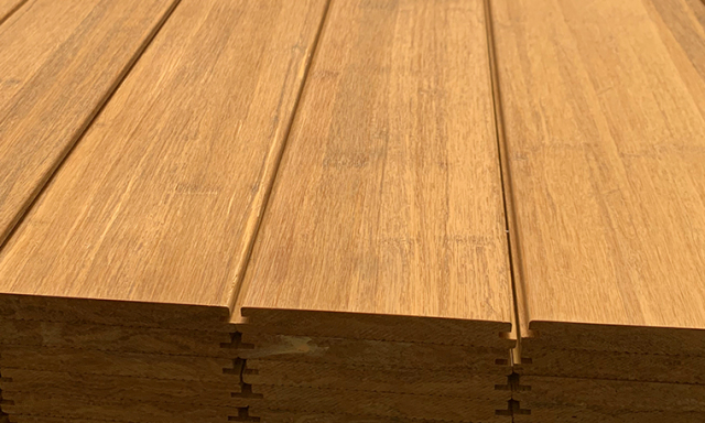 Quelles mesures de protection de l'environnement sont prises lors de la production de parquets en bambou tissé ?