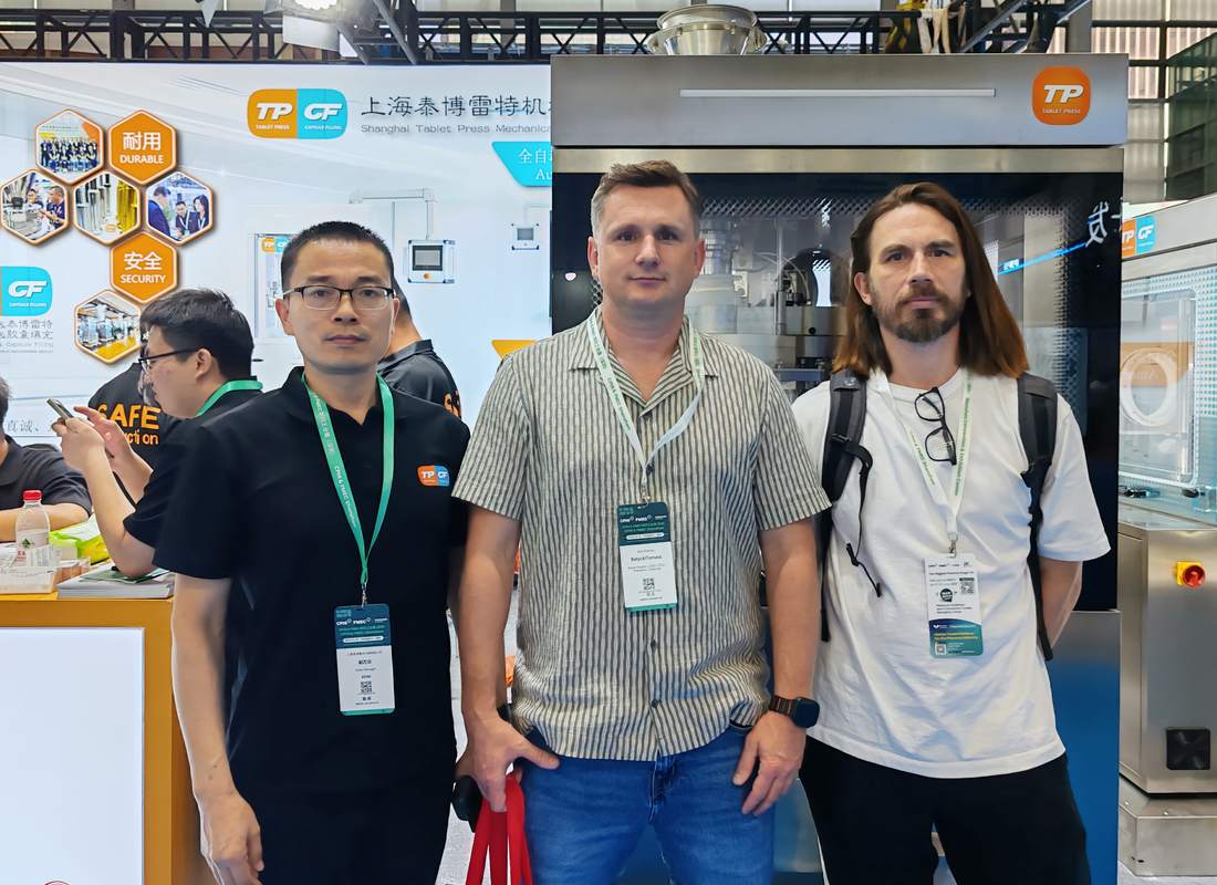 Global visitors meeting the Shanghai Tablet Press team at CPHI and PMEC Shenzhen 2026