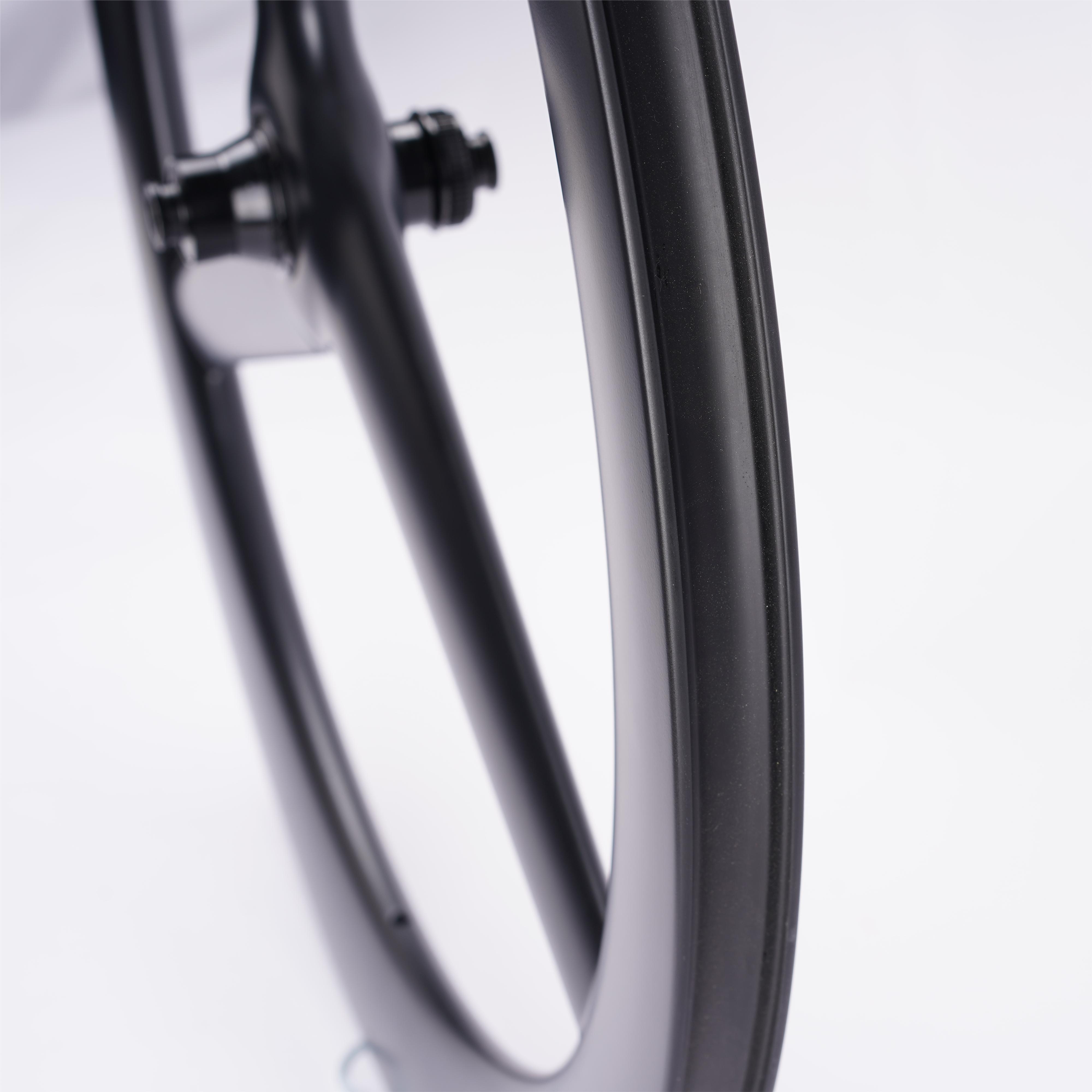 Carbon 700c Tri Spoke 28mm Width Tubeless aero series 8