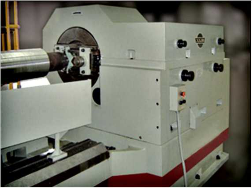 Máy tiện cán CNC