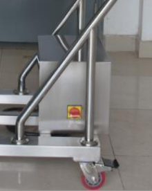 Mobile size reduction machine