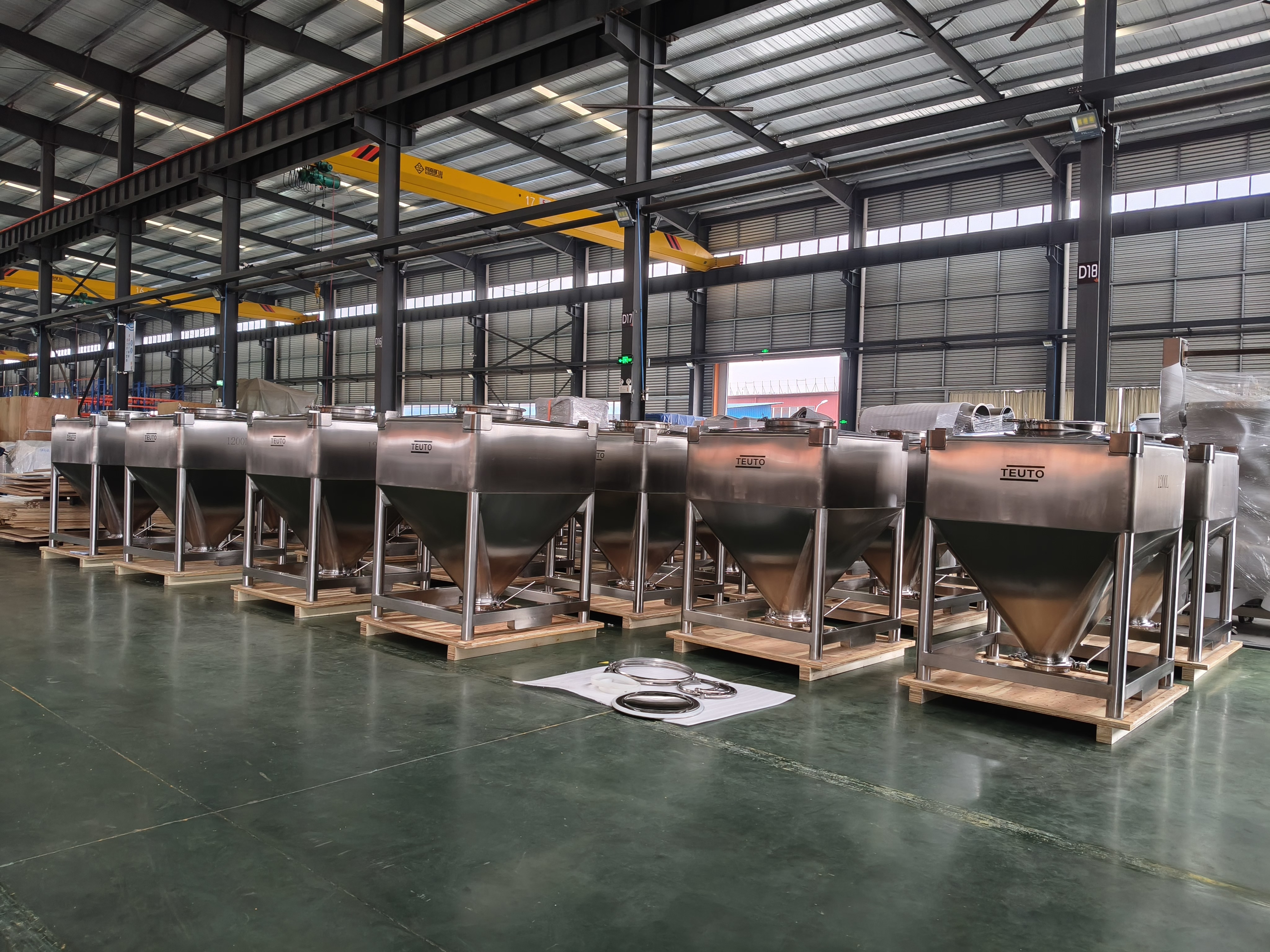 Китай HZTD-1200 Максимальный рабочий объем 960 л, с ручным выпускным запорным клапаном., производитель