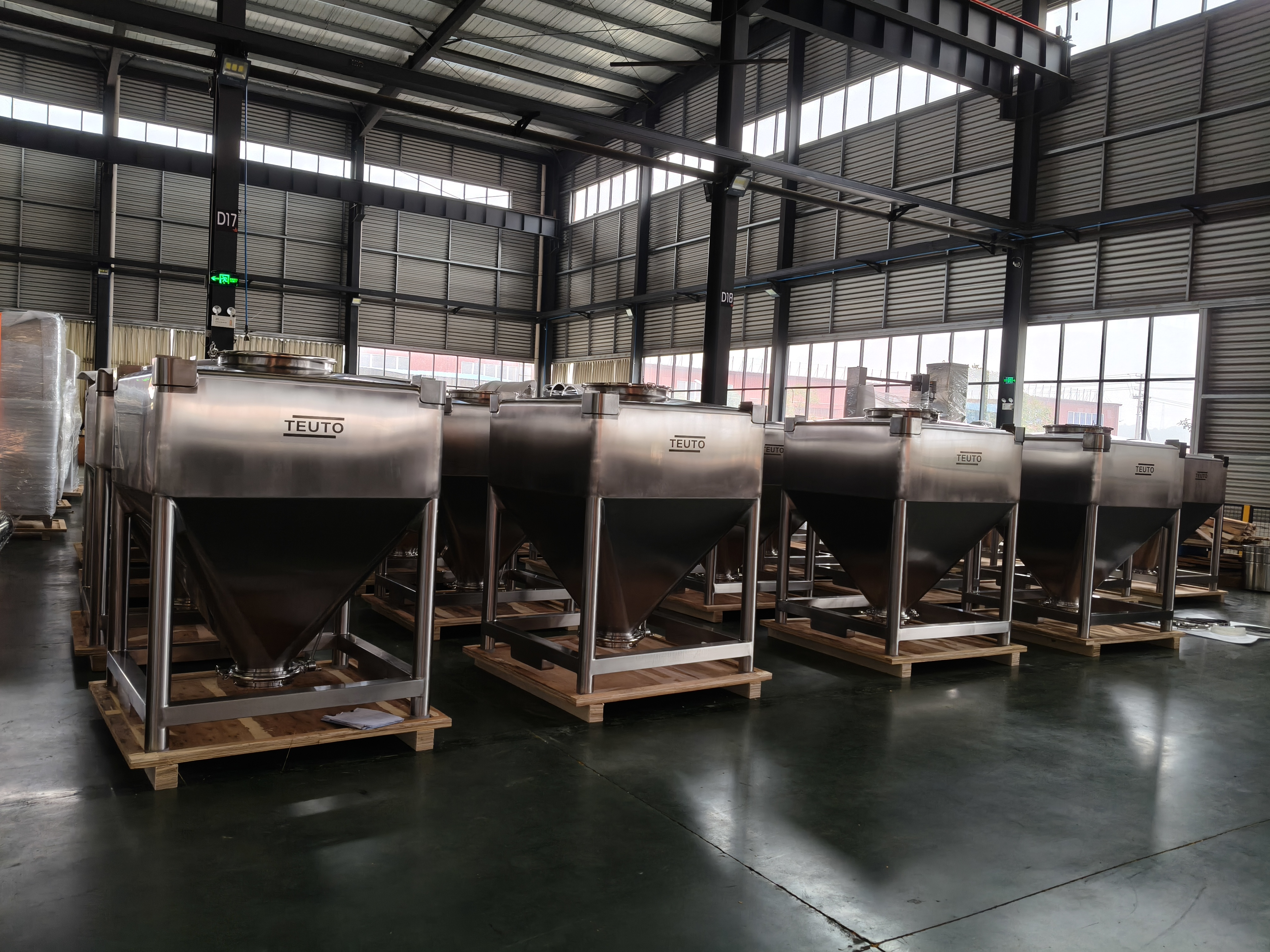 Китай HZTD-1200 Максимальный рабочий объем 960 л, с ручным выпускным запорным клапаном., производитель