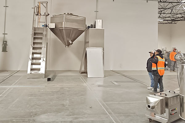 Sandhu Products Inc. modernizuje linię produkcyjną w USA, wyposażając ją w mieszalnik stożkowy HF, automatyczną maszynę CIP i stałą maszynę podnoszącą