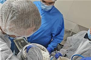 Erfolgreiche Installation und Inbetriebnahme eines Labor-Nassmischgranulators bei Validline LLC, Russland