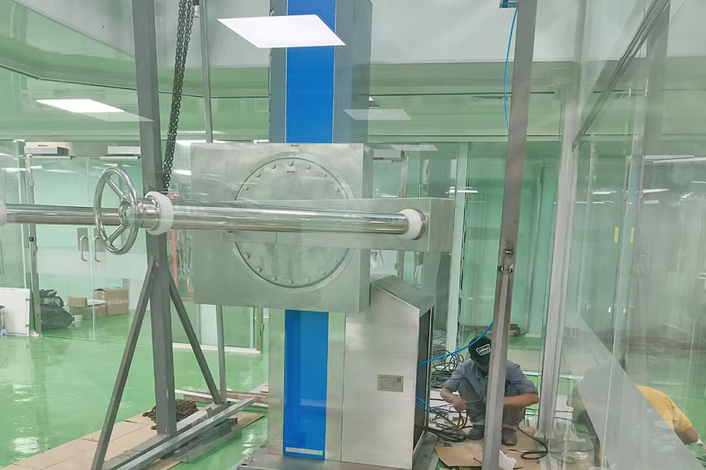 Single-column lifting bin blender