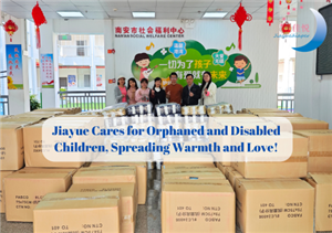 ¡Jiayue cuida a niños huérfanos y discapacitados, difundiendo calidez y amor!