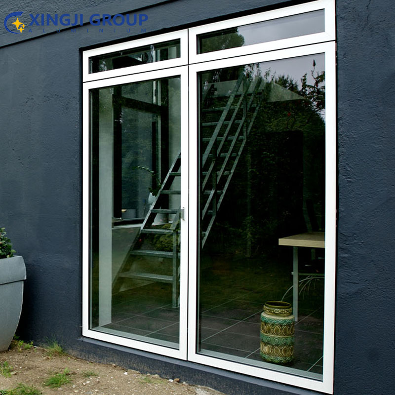 Does an aluminum door expand when heated?