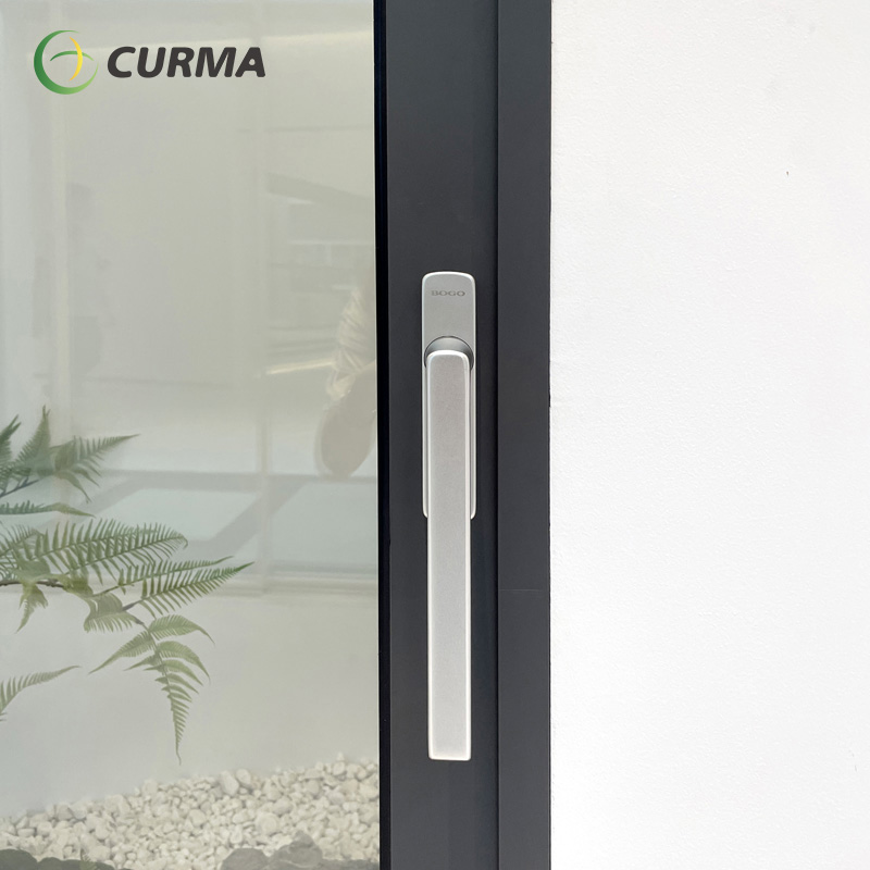Heavy duty Lift and slide door resist air leakage.