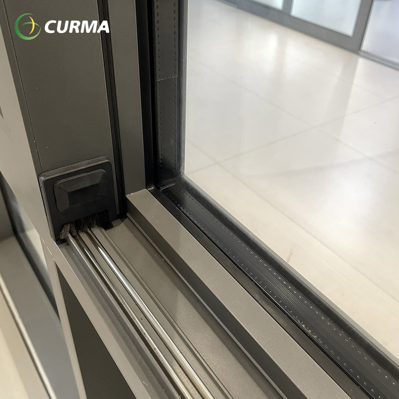 Side pressure window saves every inch of space