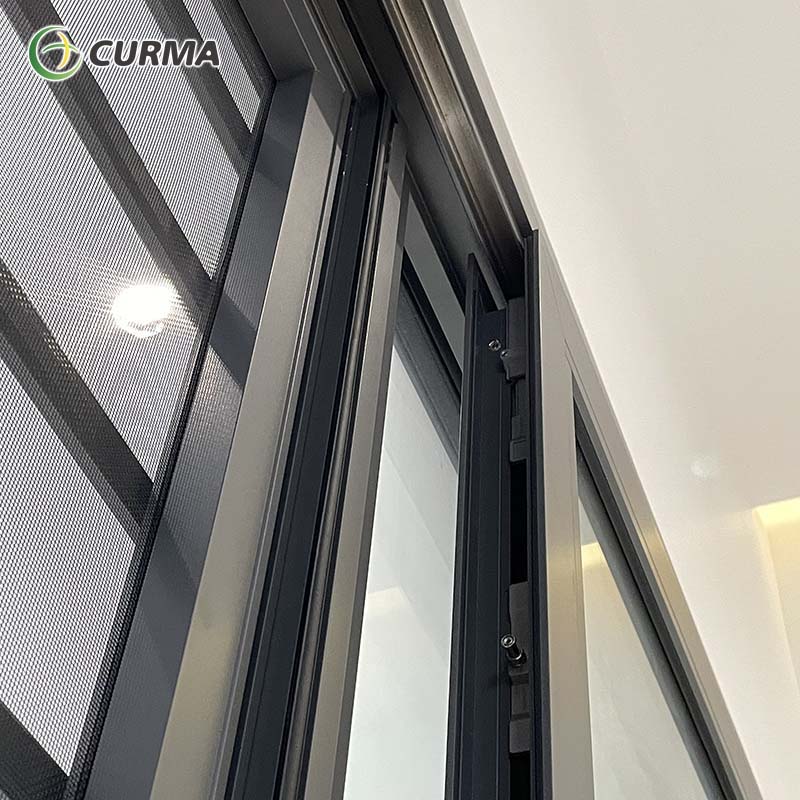 Side pressure window saves every inch of space
