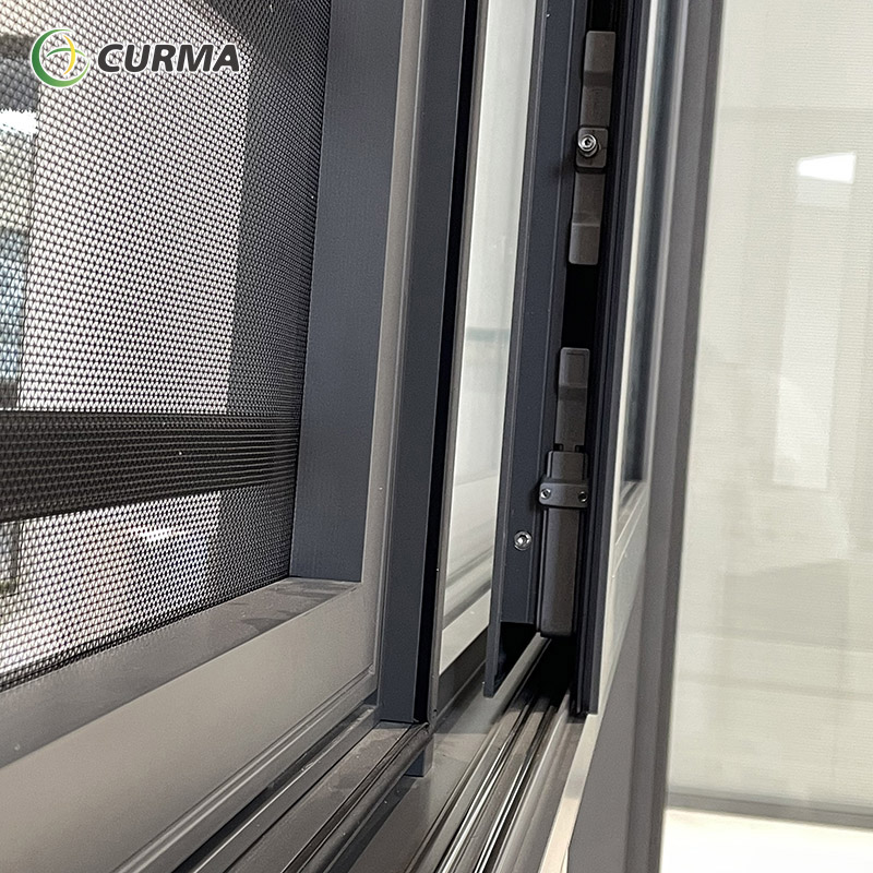 Side pressure window saves every inch of space