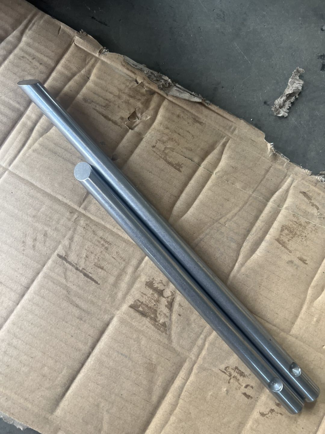 ซี่ฟันสำหรับเครื่องเติมอากาศสนามหญ้าแบบโลหะผสมแข็ง เส้นผ่านศูนย์กลาง 1/2 นิ้ว ความยาวรวม -12-15 นิ้ว พอดีกับท่อระบายน้ำ เวอร์ติ ท่อระบายน้ำ ซี่ฟันสำหรับเครื่องเติมอากาศสนามหญ้าเหล็กกล้าคาร์บอนสูง