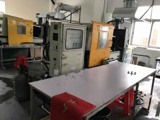 How to choose a machine for making zinc alloy perfume cap?