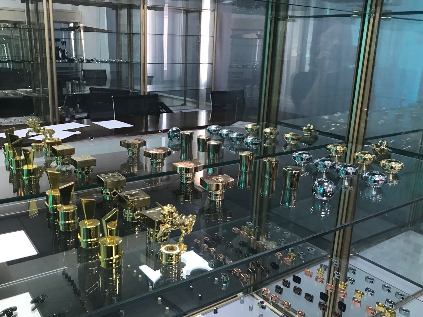 shenzhen gotrays different design zamak perfume cap vedio shenzhen gotrays different design zamak perfume cap vedio