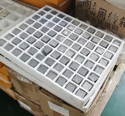 zamak perfume caps are being maked