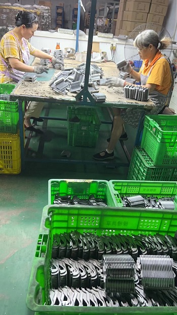 aluminum alloy heat sinks are being checked