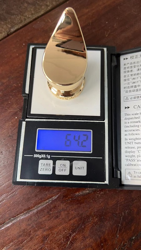 hot sale crown zamac perfume caps are in bulk production