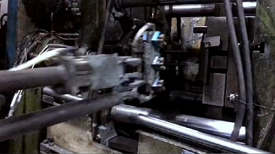 Cylinder shape zamac perfume caps have been finished